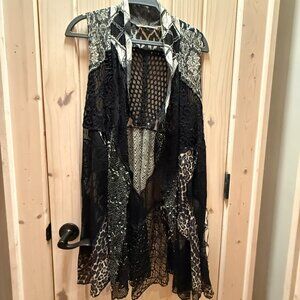 Soft Surroundings Black and White Topper